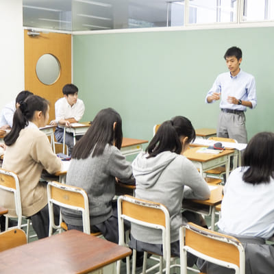 世の中に存在するすべての物事を考察する