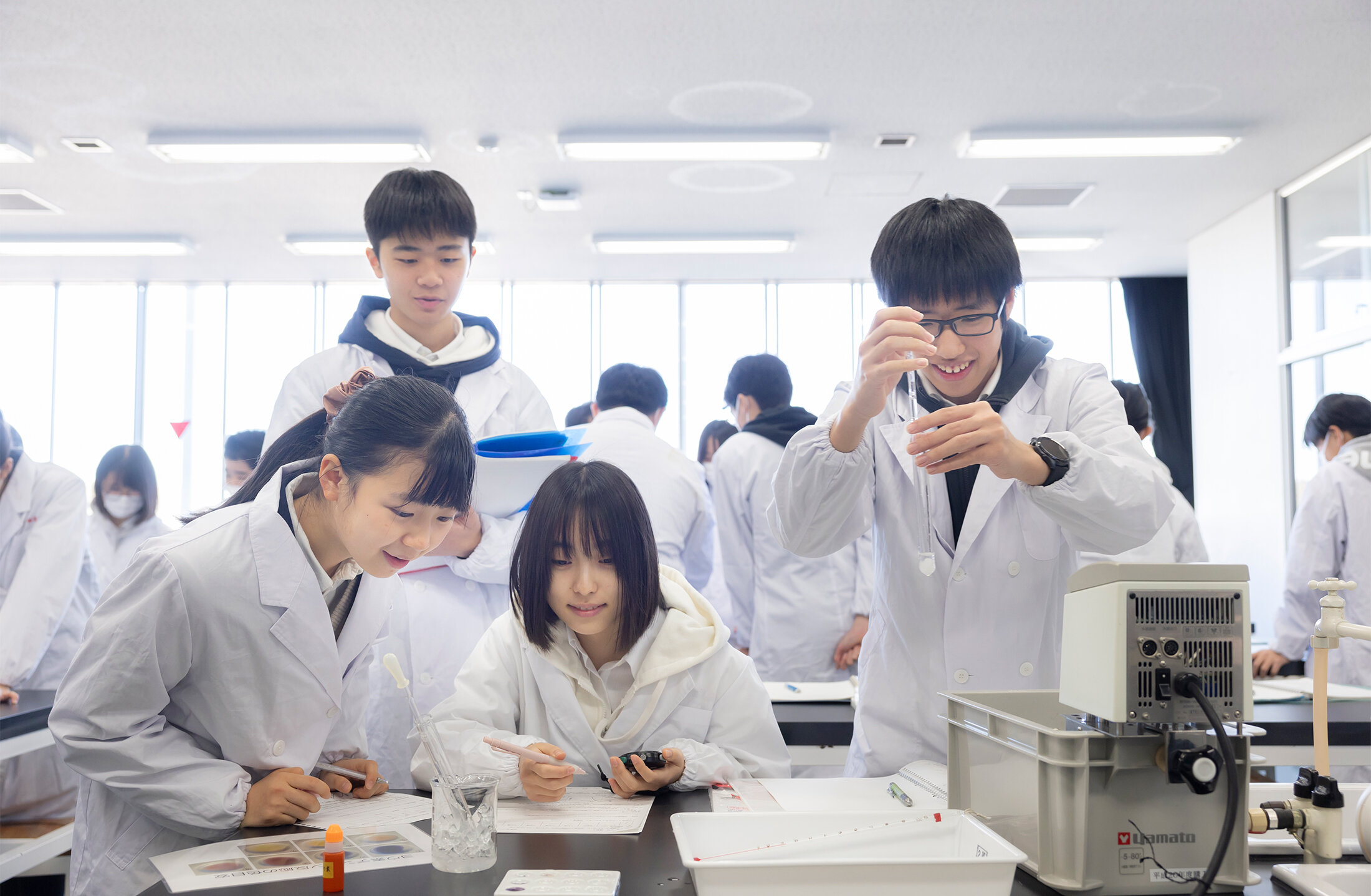 未来の先導者へ For Tomorrow's Leaders